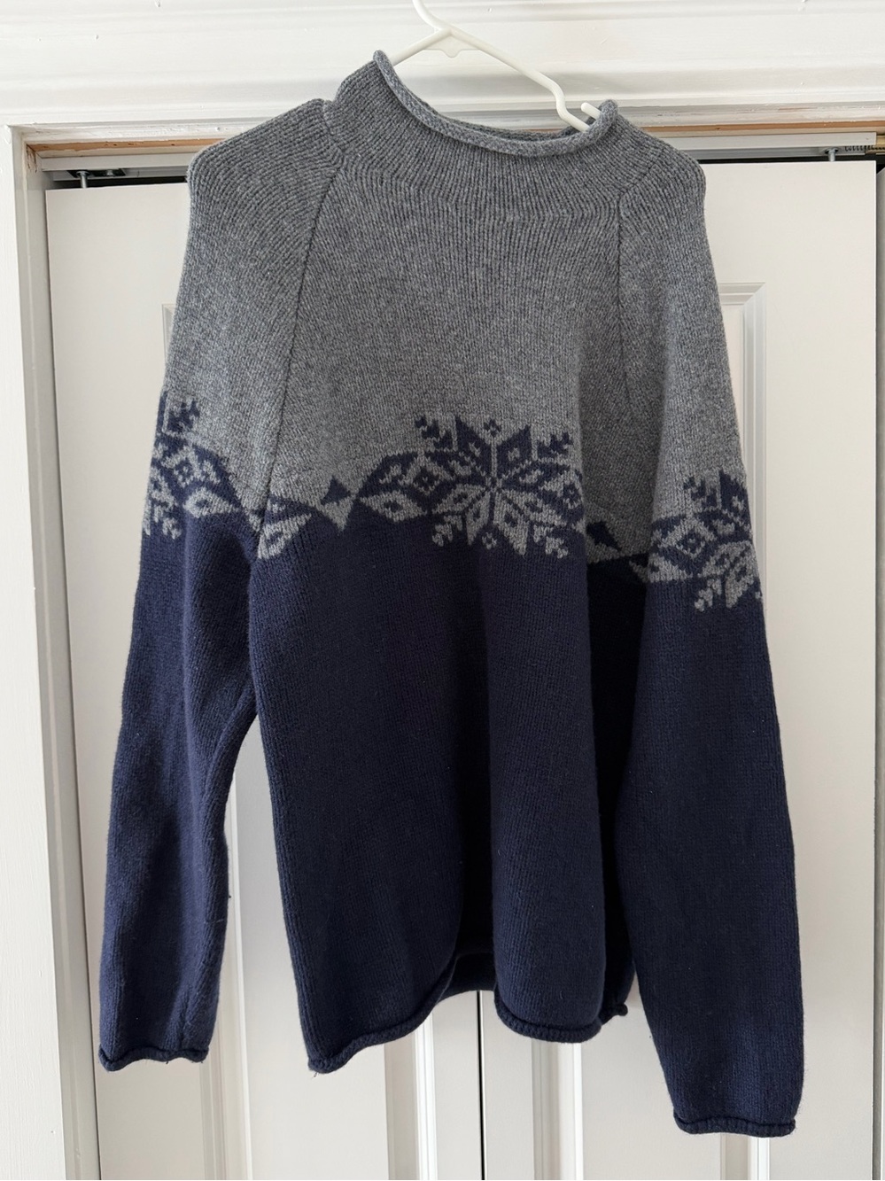 J.Crew Men's Snowflake Lamb Wool Sweater - Gray & Navy ❄️ 🐑